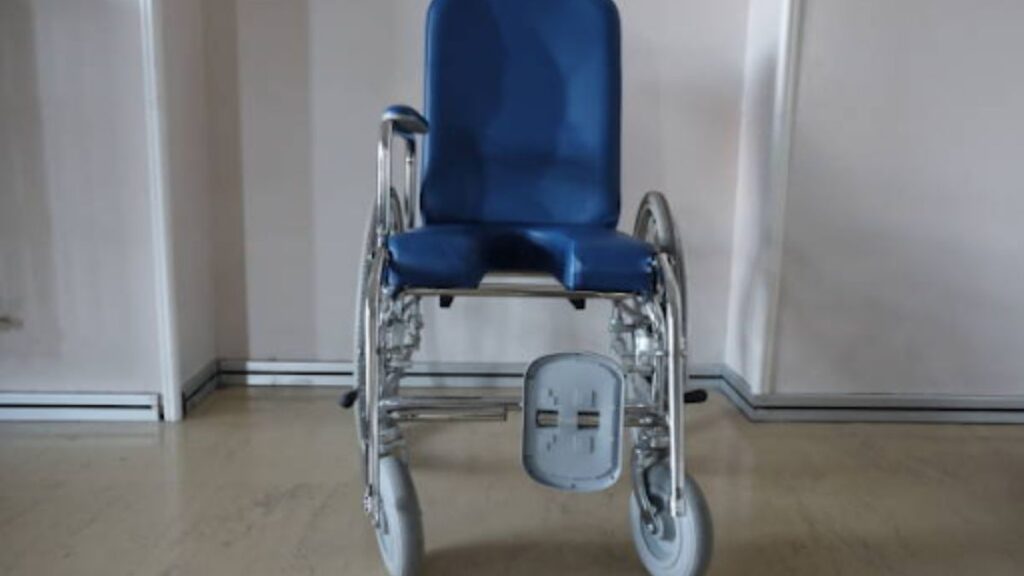 Child effortlessly the usage of a pediatric bath seat and pediatric wheelchair